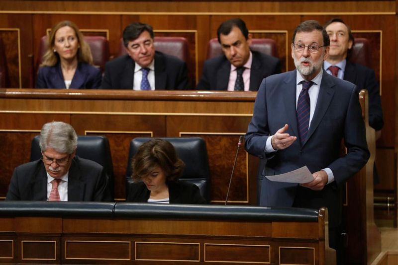 Rajoy mantiene su confianza en Catalá y los fiscales a pesar de su reprobación por el Congreso