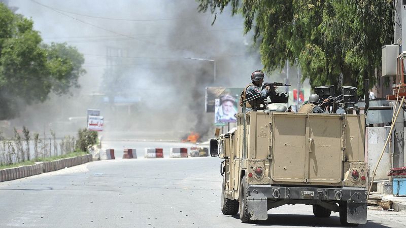 El Estado Islámico mata a 10 personas en un ataque contra una sede de la televisión nacional afgana