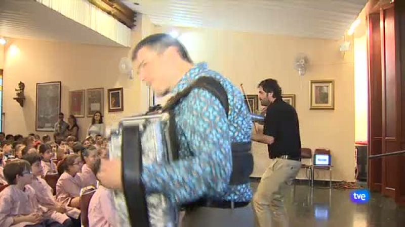 Los instrumentos insólitos de Fetén Fetén ya suenan en Tenerife