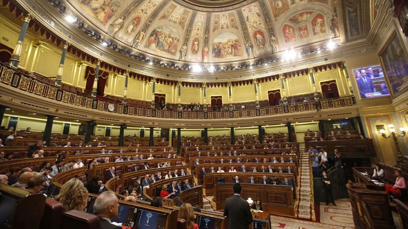 La Comisión de Presupuestos, con respaldo del Gobierno, aprueba no debatir 4.000 enmiendas