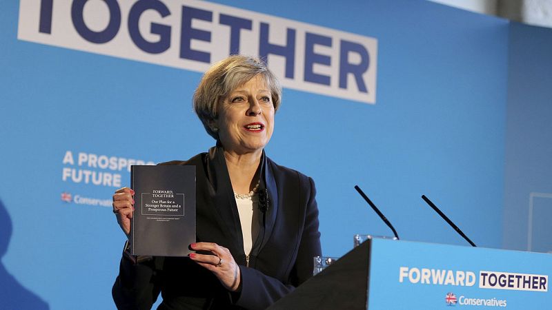 May presenta un programa electoral de control de la inmigración y recortes tras el 'Brexit'