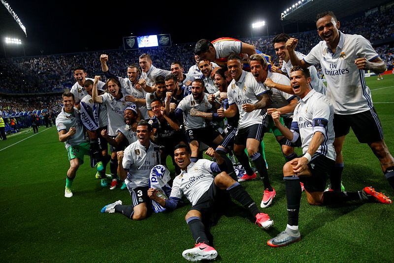 El Real Madrid tiñe de blanco la liga