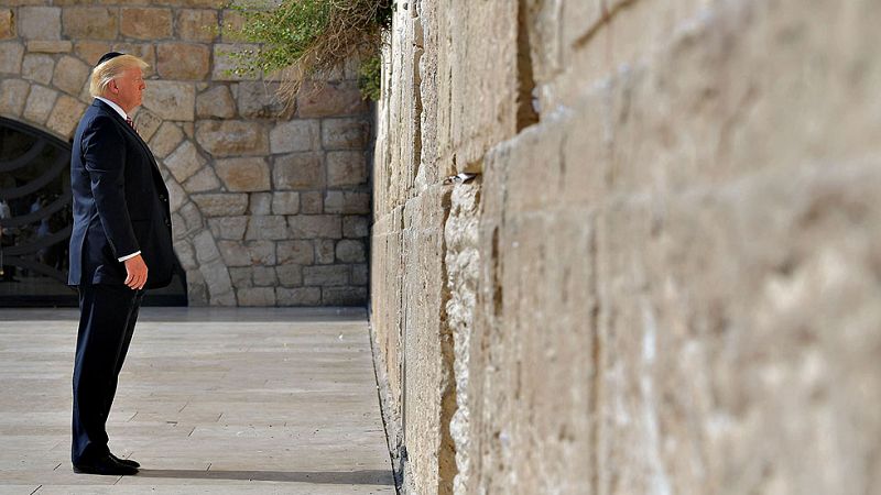 Trump abre su visita a Israel con una histórica plegaria en Muro de las Lamentaciones