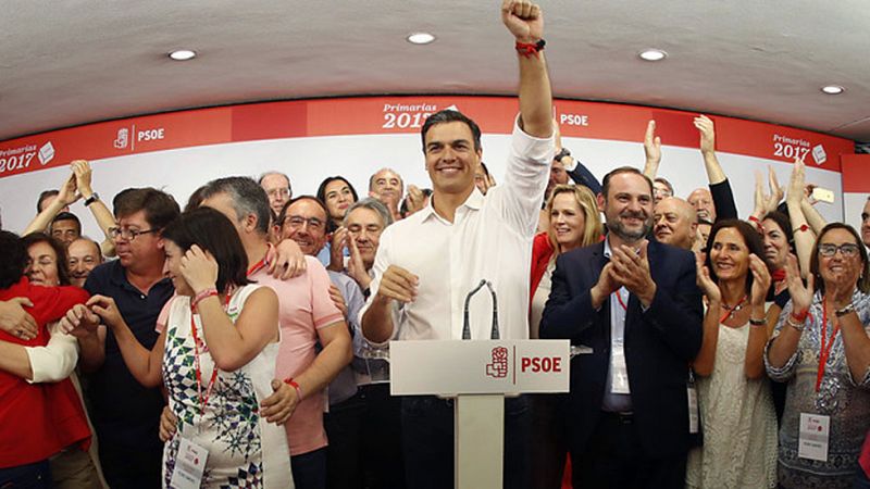 Sánchez toma las riendas del PSOE con dos retos: unir al partido desde la izquierda y echar a Rajoy