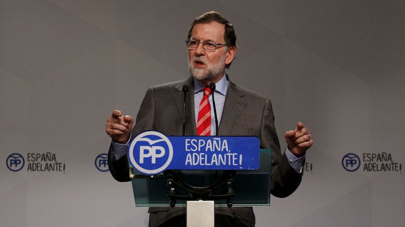 Rajoy califica de "chantaje" la ley catalana de desconexión y asegura que no entrará en vigor