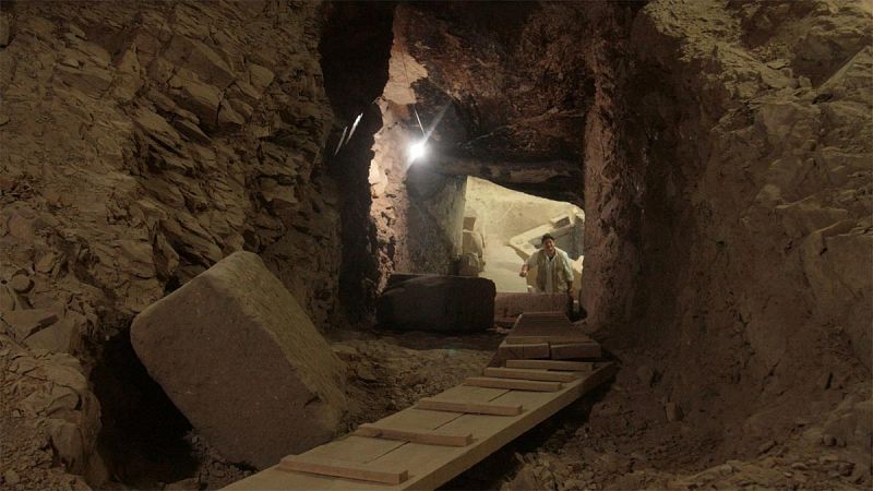 Arqueólogos españoles hallan en Luxor un importante depósito con materiales de momificación
