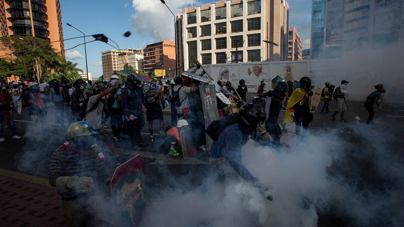El Gobierno cifra en sesenta los muertos en medio de la crisis venezolana