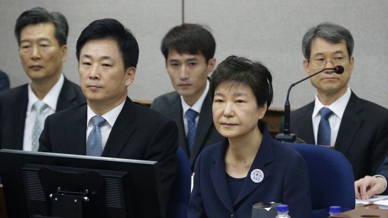 La expresidenta surcoreana Park Geun-hye asiste al arranque de su juicio por corrupción