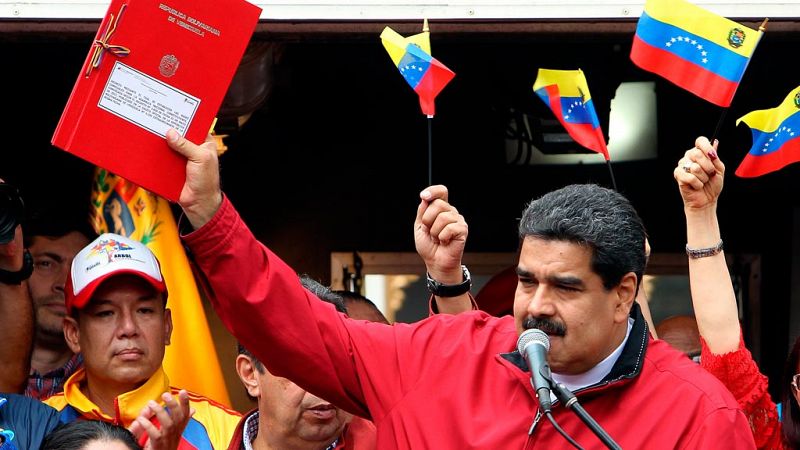 Maduro propone elegir a 540 representantes para que redacten una nueva Constitución
