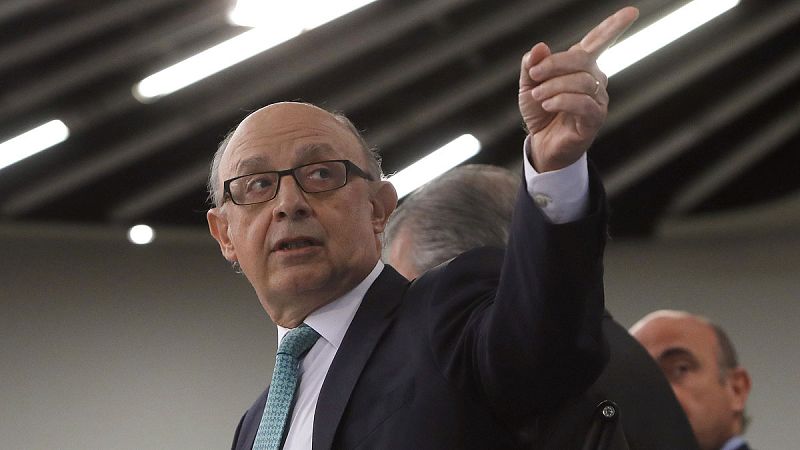 Los contratos de los interinos se limitarán a "necesidades urgentes" y a un máximo de tres años