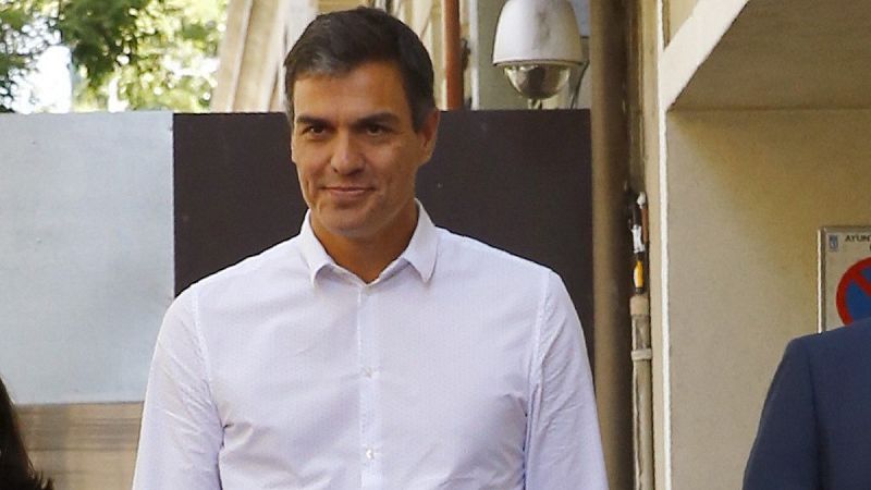 Sánchez acuerda con el PSOE de Madrid no apoyar la moción de censura de Podemos contra Cifuentes