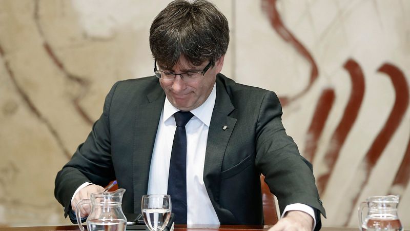 Puigdemont le envía una carta a Rajoy: "Ha llegado el momento de dialogar"