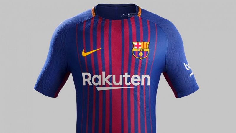 El Barcelona presenta su nueva equipacion con franjas blaugranas progresivas