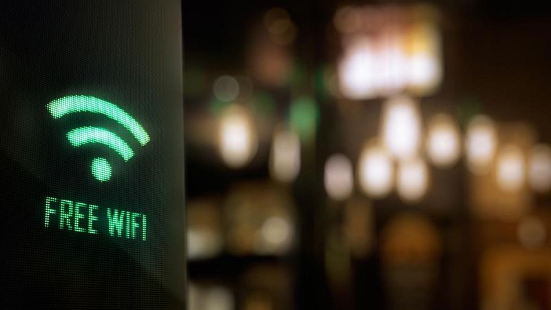 La UE destinará 120 millones de euros a llevar 'wifi' gratis a 8.000 espacios públicos