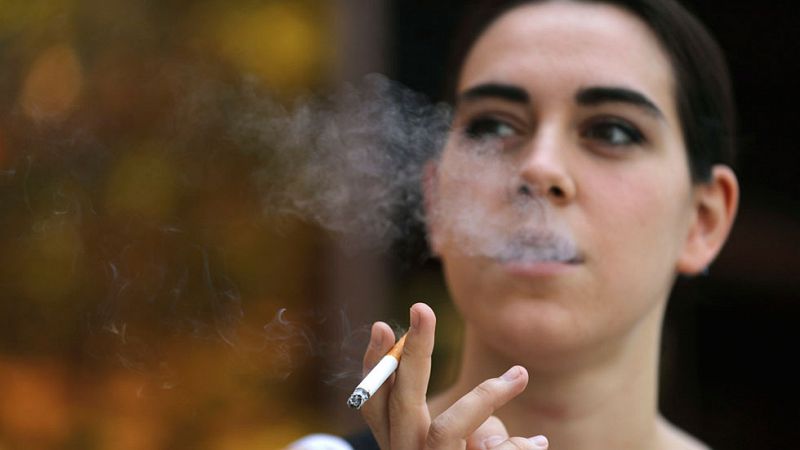 Los adolescentes españoles son los europeos que antes empiezan a fumar, a los 13 años