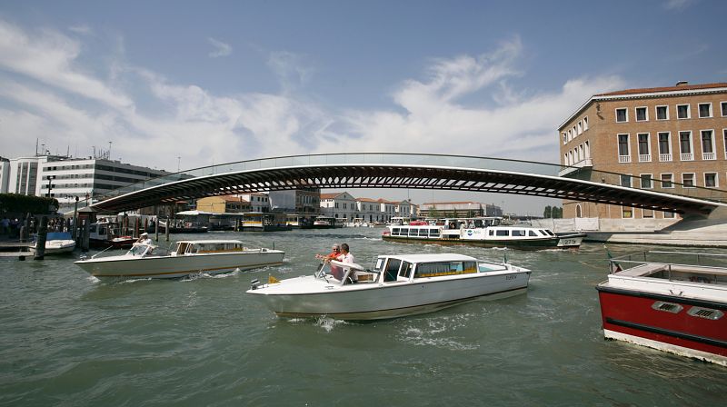 Calatrava se defiende y afirma que el puente de Venecia es el más bonito que ha diseñado