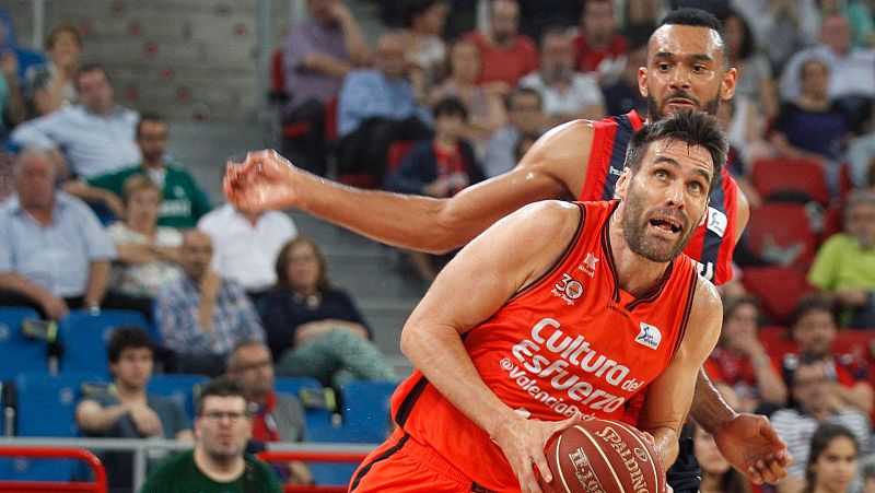 El Baskonia doblega al Valencia Basket y viajará a la Fonteta con 1-1