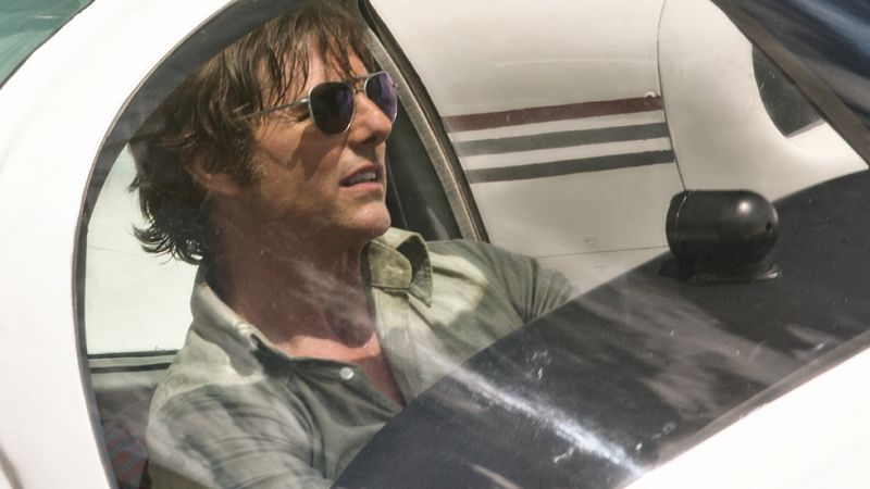 Tom Cruise mano a mano con Pablo Escobar en 'Barry Seal: El traficante'