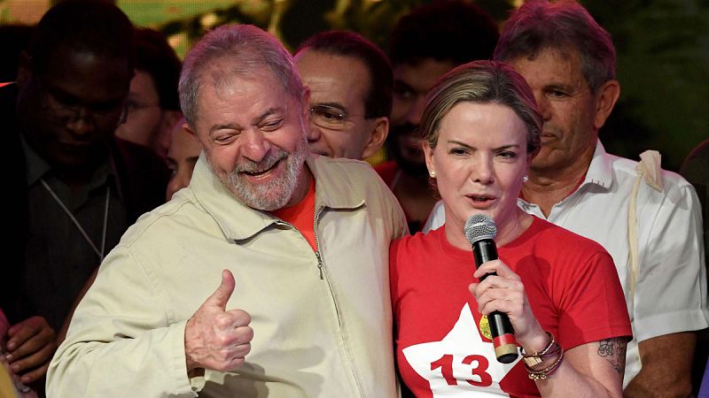 El partido de Lula elige a una senadora investigada como su nueva presidenta