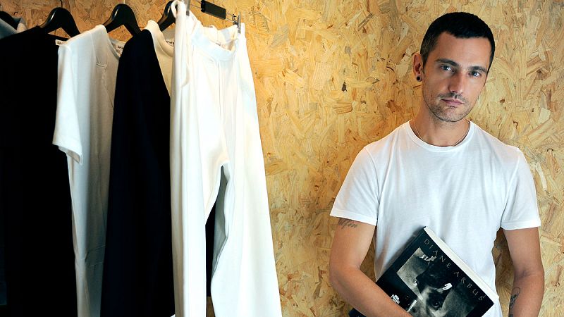 Familiares, artistas y personalidades de la moda despiden con cariño a David Delfín