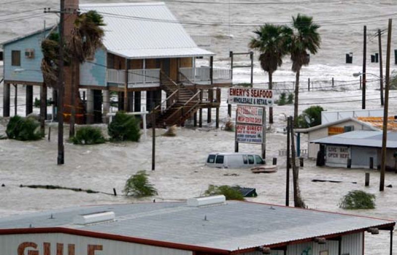 Bush declara Texas "área de desastre federal" tras el paso del huracán Ike