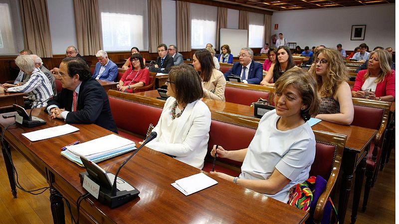 La Comisión que investigará la financiación de los partidos comienza con una polémica elección de la Mesa