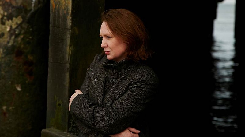 Paula Hawkins: "Los lectores se identifican con los problemas de mis personajes"