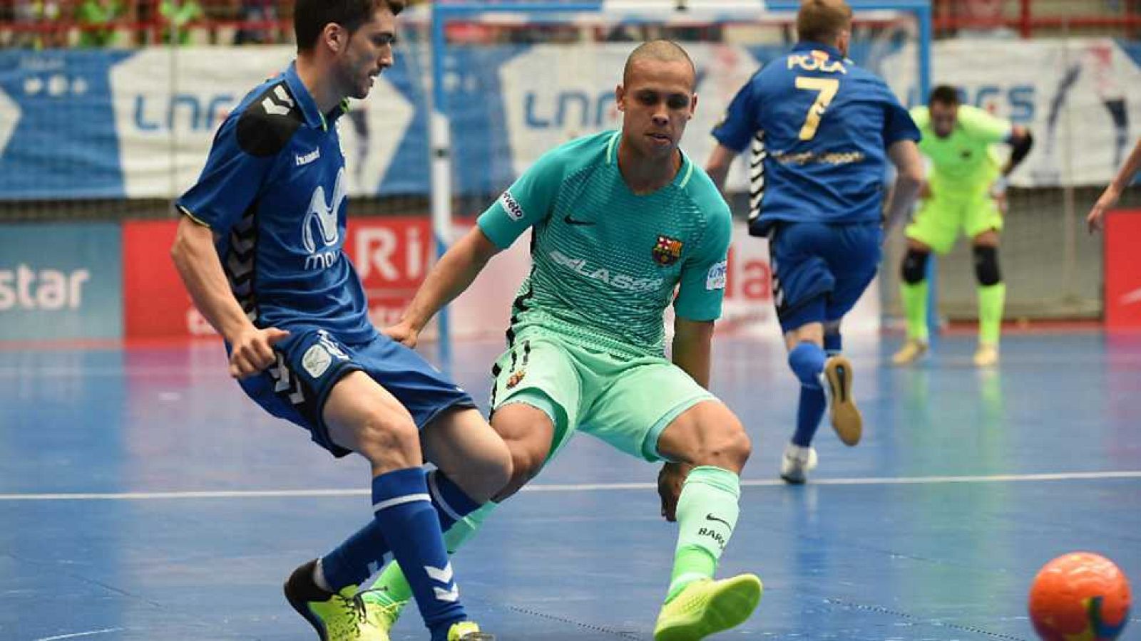 Movistar Inter se vac�a ante su p�blico para empatar la final contra el Bar�a