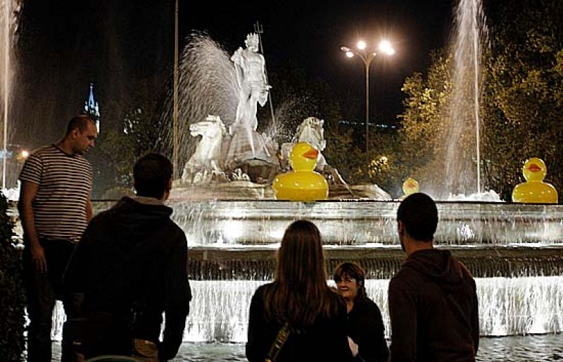 La Noche en Blanco acoge la masiva afluencia de madrileños en su tercera edición