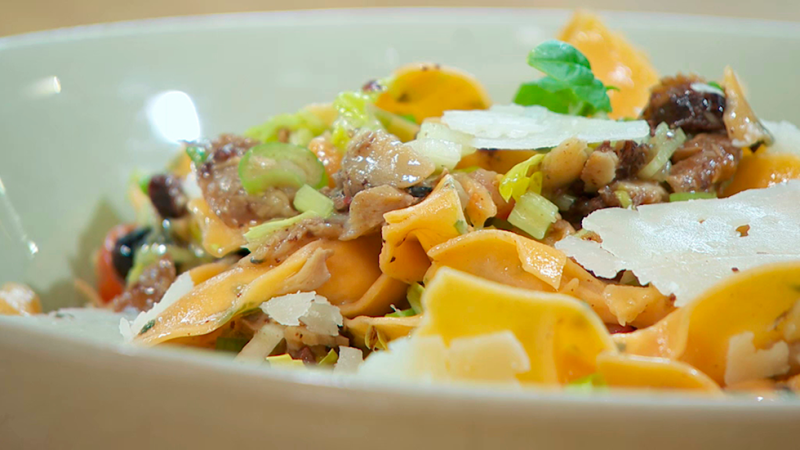 Ensalada de pasta con salazones