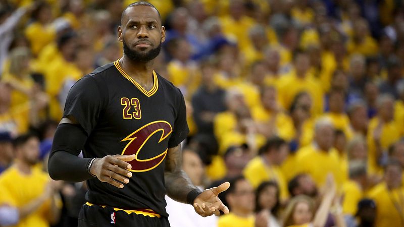 LeBron James: "No hay motivos para irse con la cabeza baja"