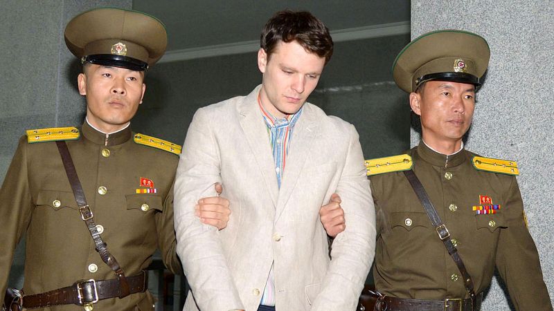 Corea del Norte libera a un estudiante estadounidense que se encontraba en coma