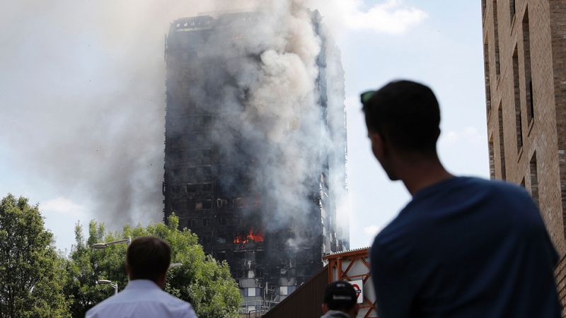 Testigos del incendio en Londres: "Vi a gente saltando desde las ventanas"