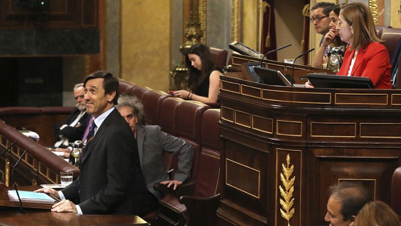Hernando a Iglesias: "Nunca será presidente. Retire la moción o retírese"