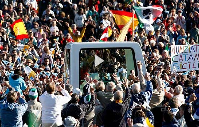 Unas 100.000 personas asisten a la primera misa de Benedicto XVI en Lourdes