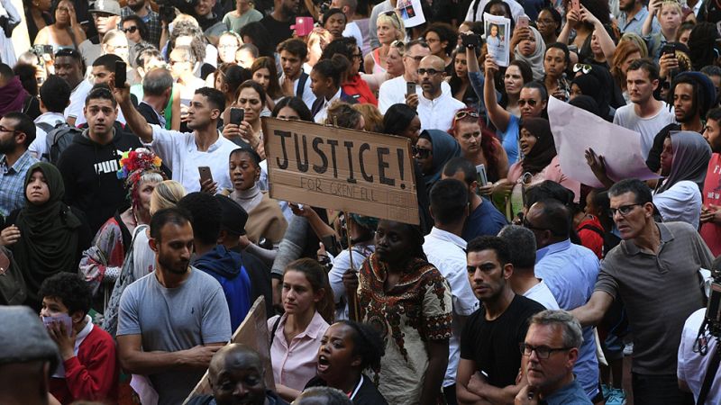 Varias protestas exigen justicia a las autoridades tras la tragedia en la torre Grenfell