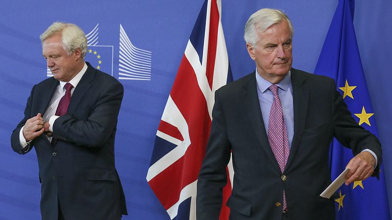 Londres y Bruselas priorizan los derechos de los ciudadanos en la primera negociación formal del 'Brexit'
