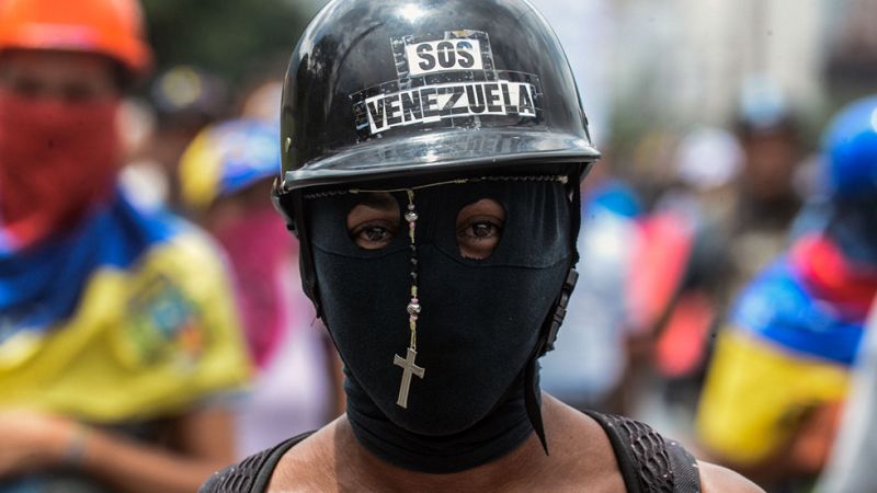 Un muerto y más de 40 de heridos en el día 80 de protestas en Venezuela