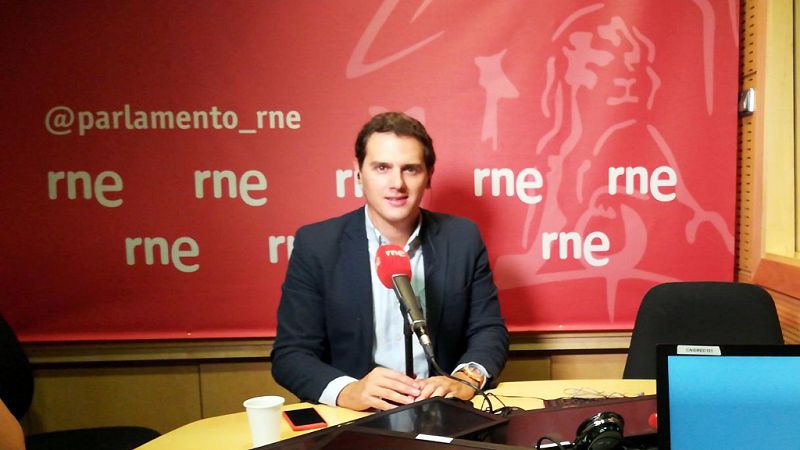 Rivera advierte al nuevo "PSOE podemizado" de que no cuente con Cs para echar al PP del Gobierno