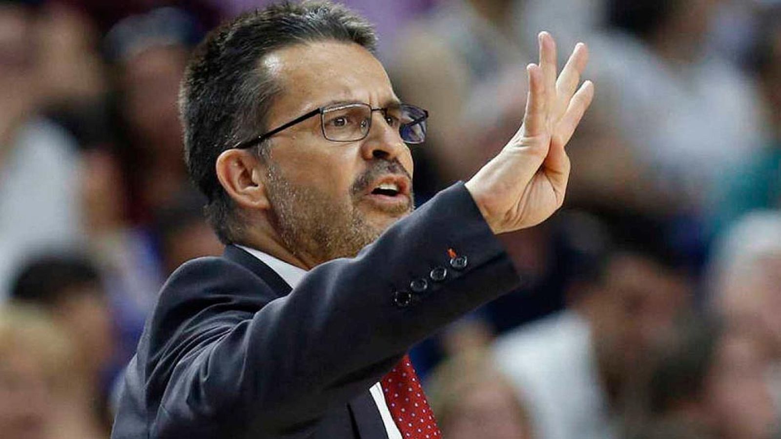 Pedro Martínez deja el Valencia Basket tras ganar el título de Liga | Ver