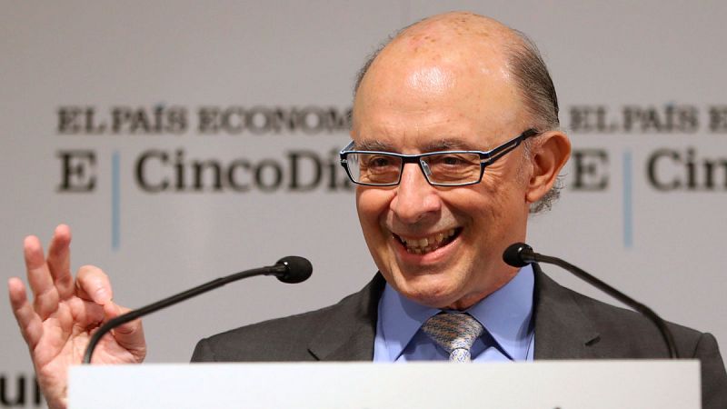 Montoro descarta una bajada del IRPF en 2018 porque quiere tener "zanahorias" para la negociación