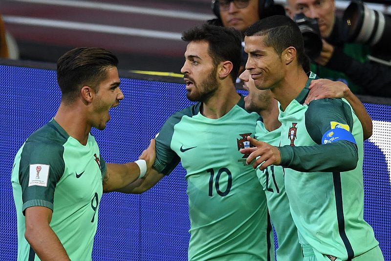 Cristiano tira de Portugal para vencer a Rusia y México aguanta el tirón