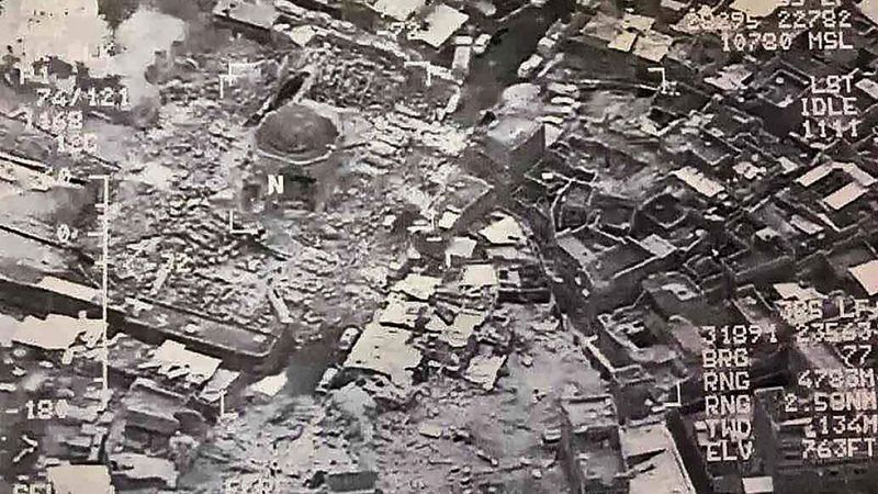 El EI destruye la icónica mezquita de Al Nuri en Mosul donde proclamó el "califato"