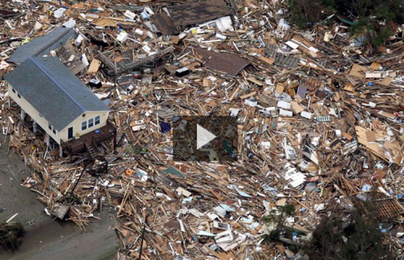 Los edificios destruidos dificultan el rescate y los daños tras Ike podrían alcanzar los 18.000 millones