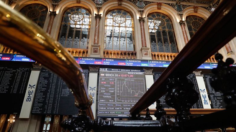 El IBEX 35 cae un 1,2% en una semana marcada por la caída del precio del petróleo