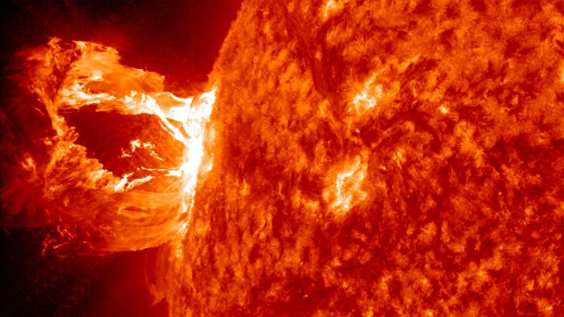 Las erupciones solares golpean la Tierra como estornudos impredecibles
