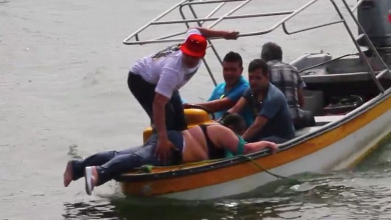 Al menos siete muertos tras el naufragio de un barco turístico en Colombia