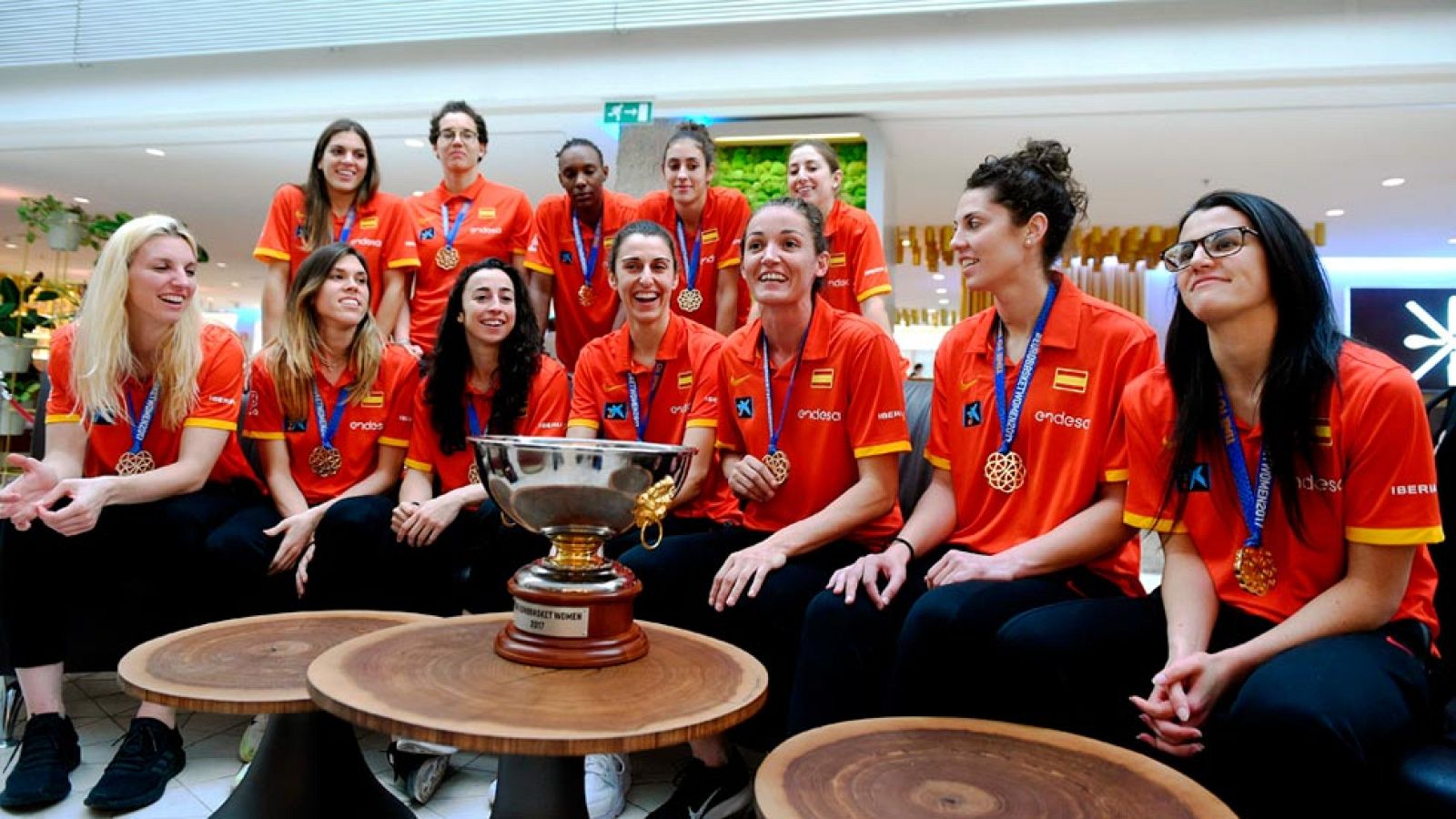 Las campeonas de Europa son recibidas por Rajoy en La Moncloa | Ver