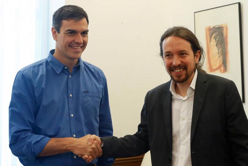 Sánchez e Iglesias acuerdan crear equipos de trabajo para abordar una "política alternativa" al PP