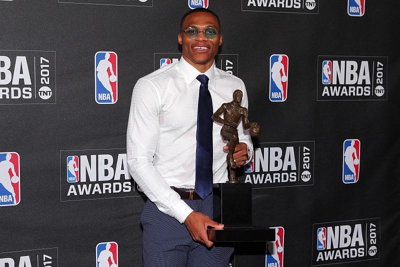 Westbrook culmina una temporada histórica con el premio de Jugador Más Valioso (MVP)